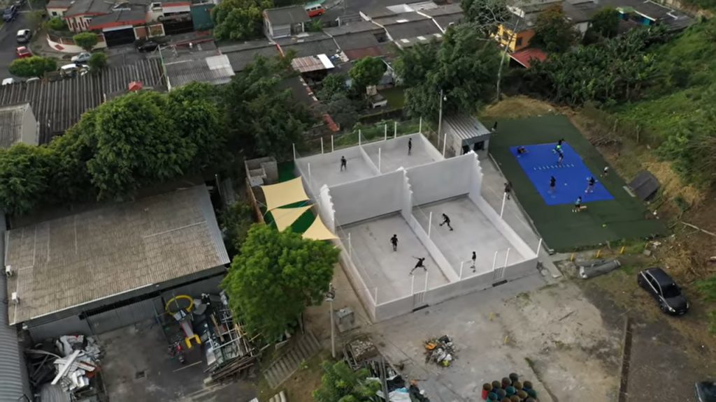 Outdoor community squash courts